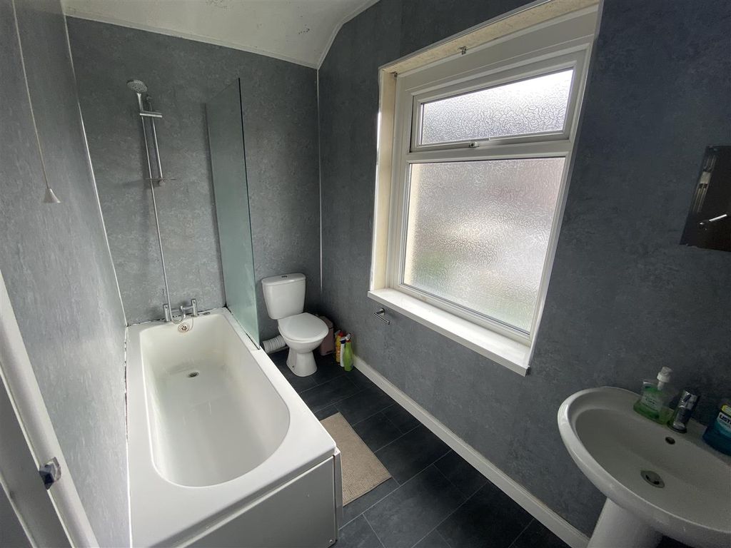 Additional image 8 of 4 bed property to rentRaymond Terrace, Treforest CF37