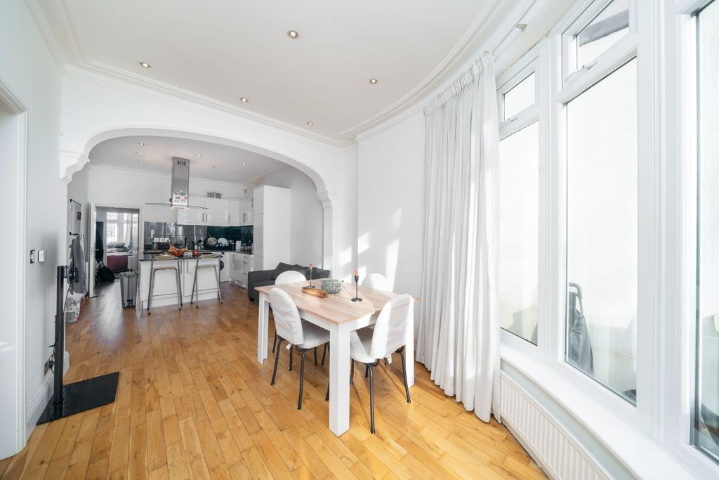 Property photo 3 of 13 4724505