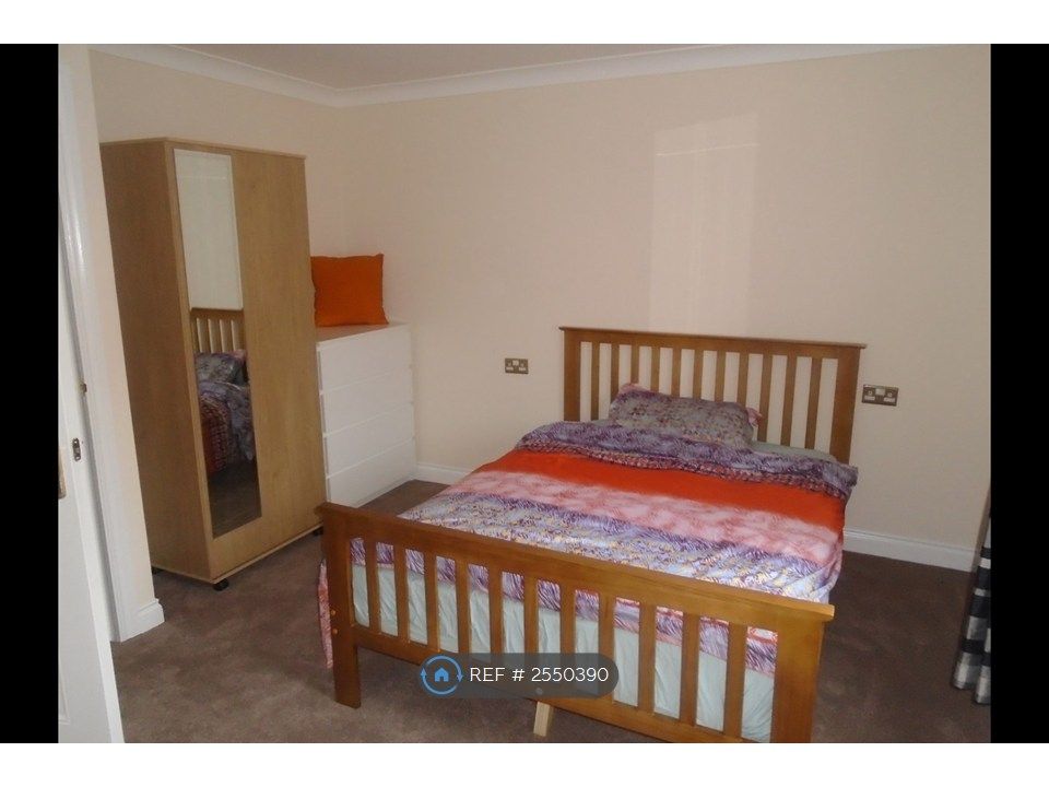 Property photo 2 of 9 Bedroom
