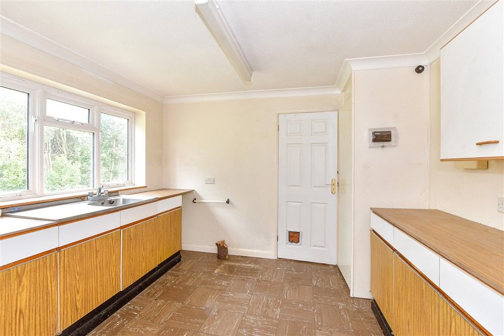 Property photo 3 of 12 Kitchen