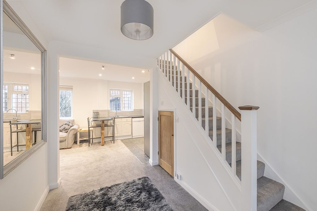 Property photo 3 of 28