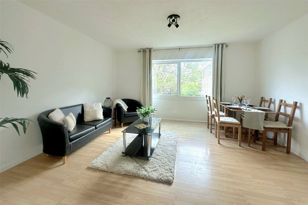 Property photo 3 of 8 Picture No. 06