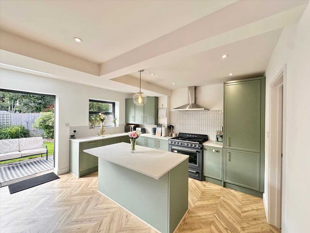 Property photo 2 of 30 Kitchen Diner