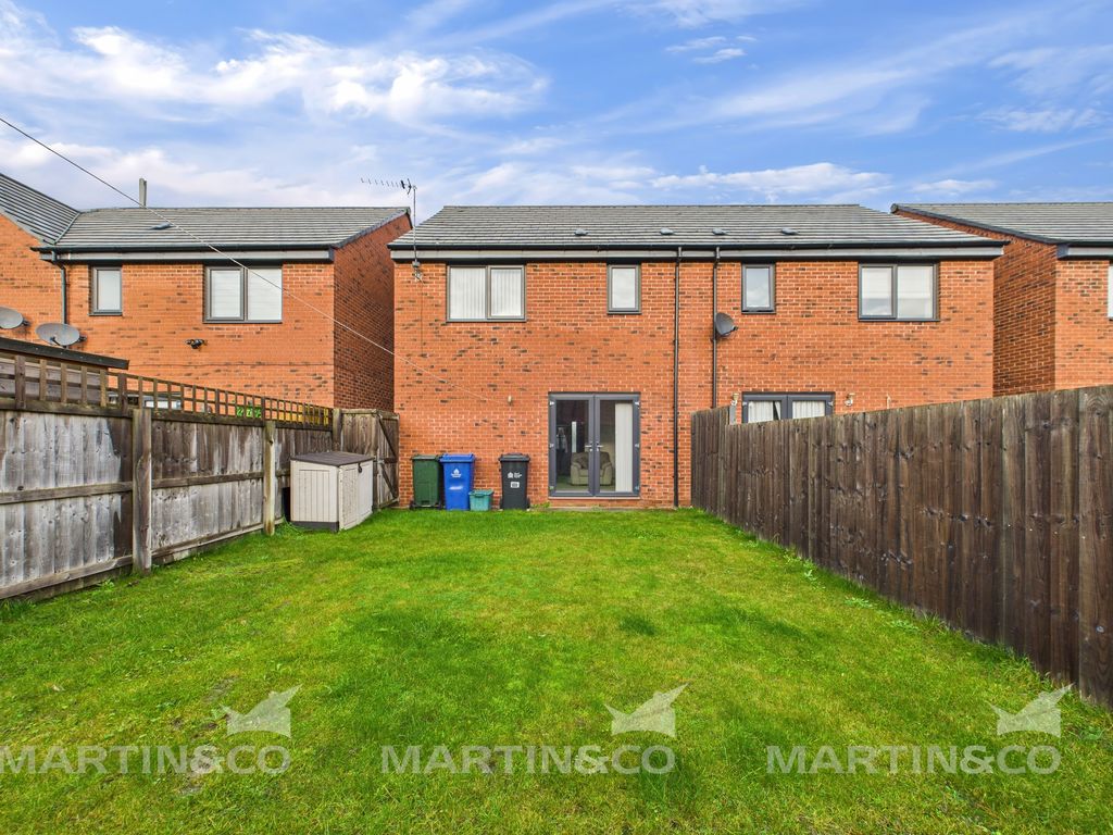 Property photo 3 of 18 Cam02406G0-Pr0547-Still007