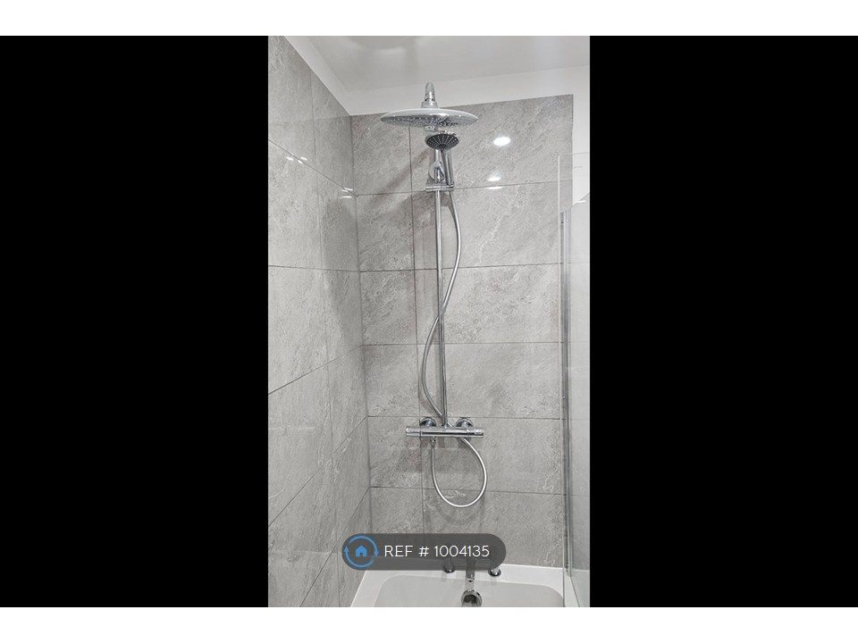 Property photo 3 of 4 Grohe Shower