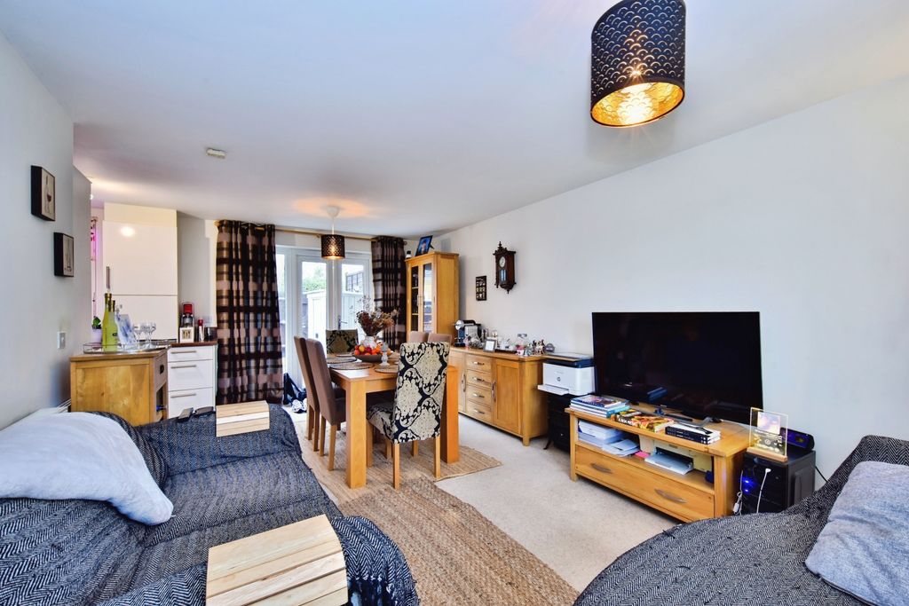 Property photo 2 of 19 Living / Dining Room