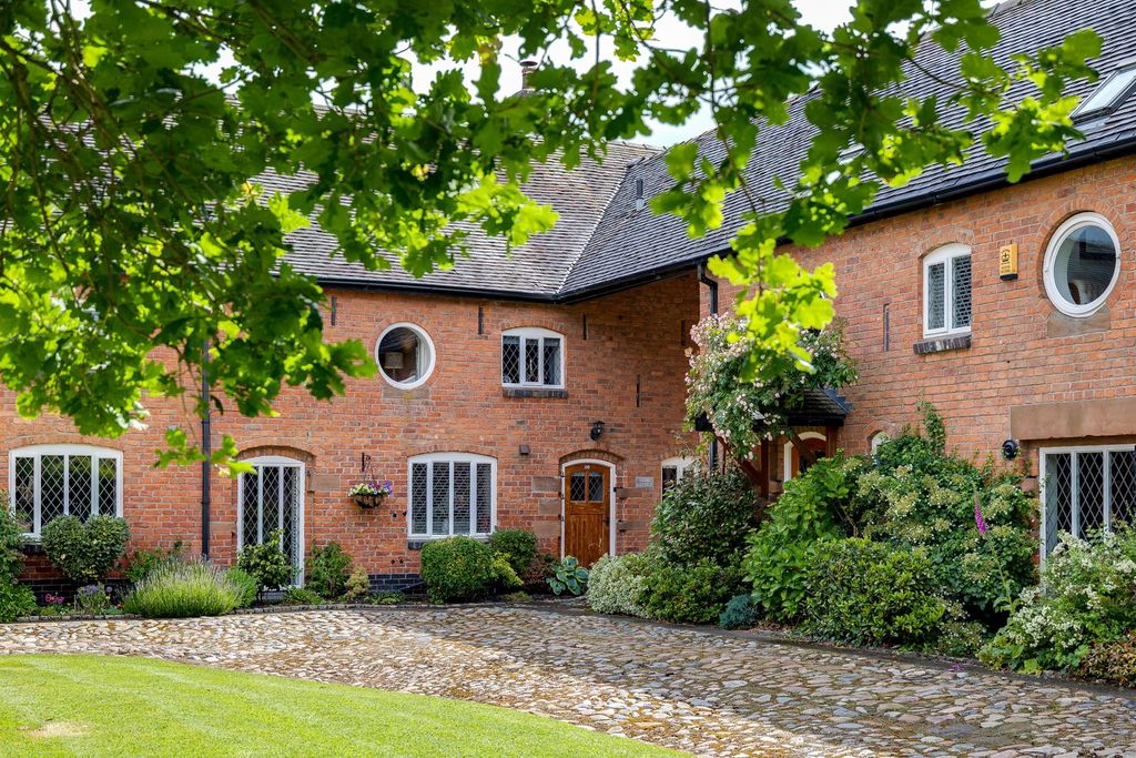 Property photo 2 of 45