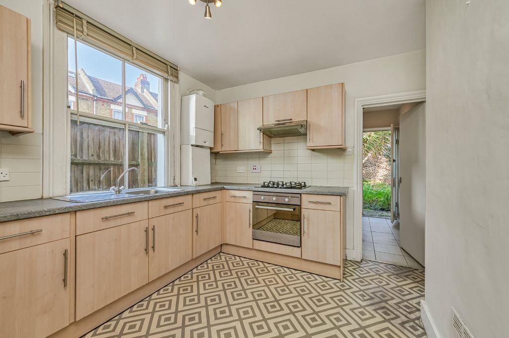 Property photo 3 of 6 Picture No. 10