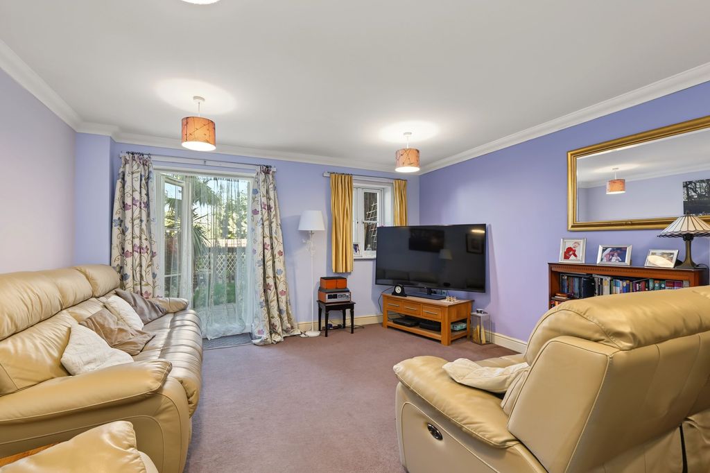 Property photo 2 of 23