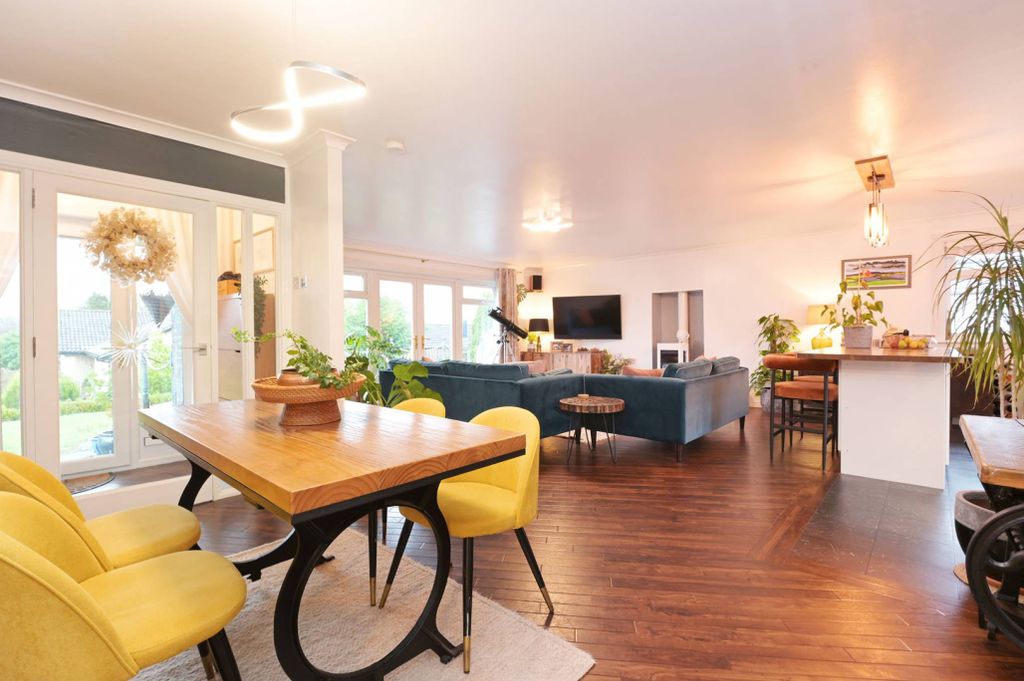 Property photo 2 of 29