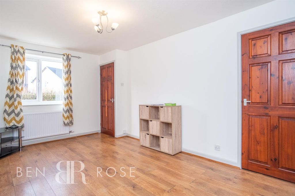 Property photo 2 of 14 Lounge