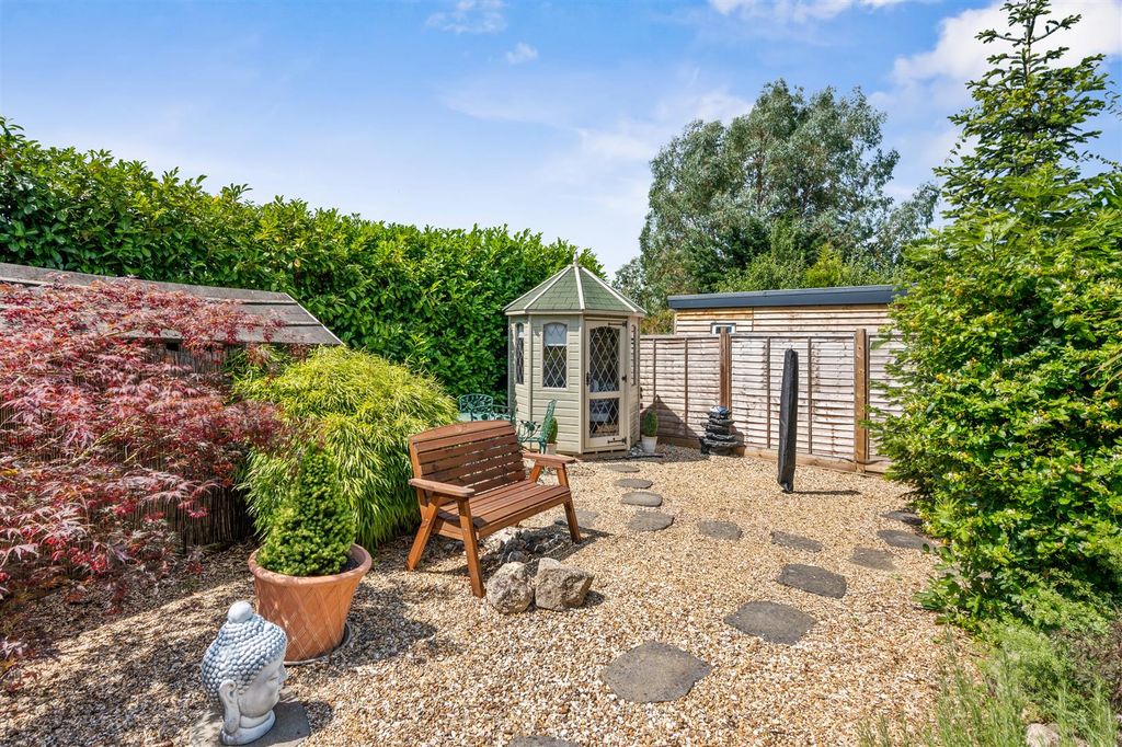 Property photo 2 of 31