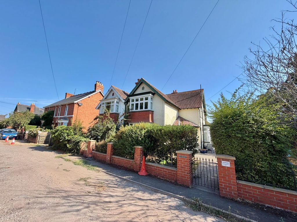 4 bed semi-detached house to rentRiverside, Taunton TA1