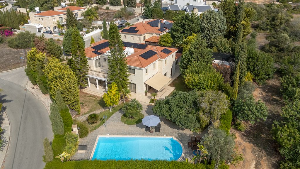 Property photo 2 of 66