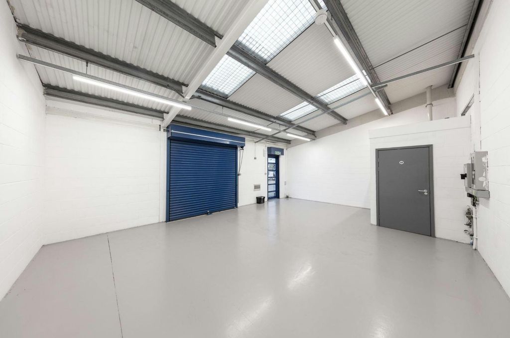 Property photo 2 of 3 913 Yeovil Road 2.Jpg