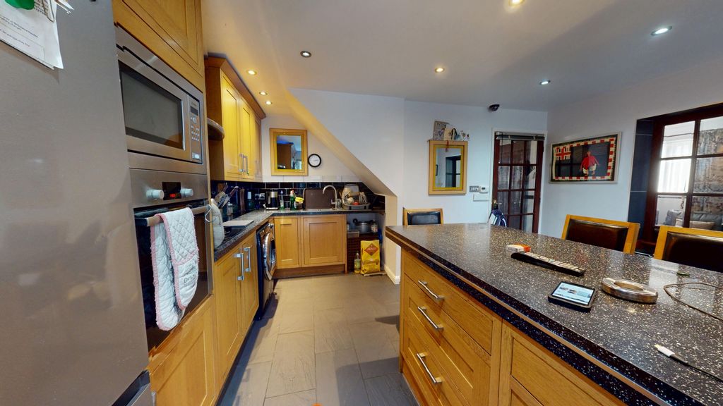 Property photo 3 of 18 Photo 11