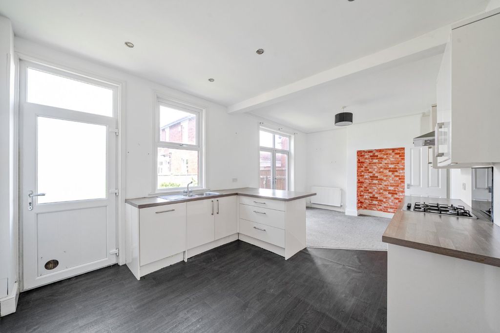 Property photo 2 of 18 Kitchen