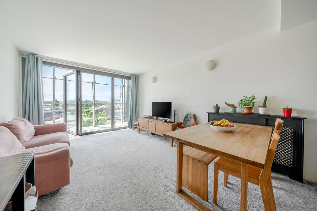 Property photo 1 of 21 1457858-11-6A05d7...