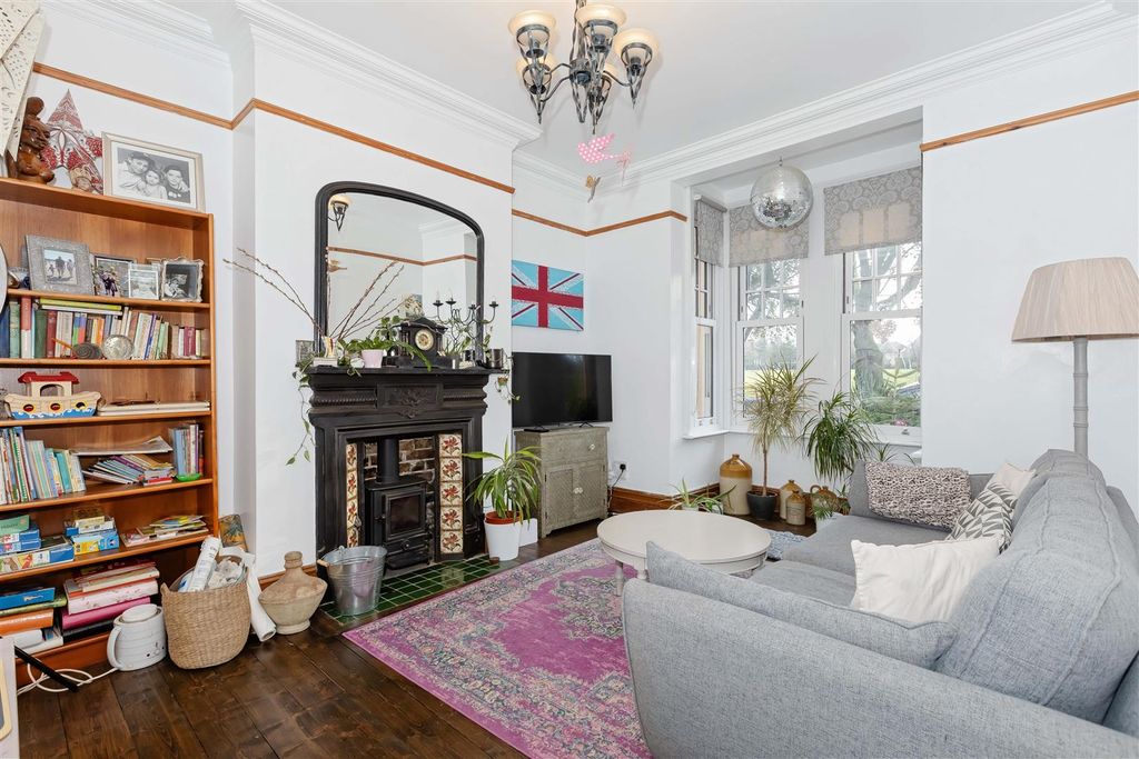 Property photo 2 of 19 St Mathews Rd_12.Jpg