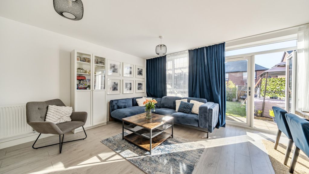 Property photo 2 of 25