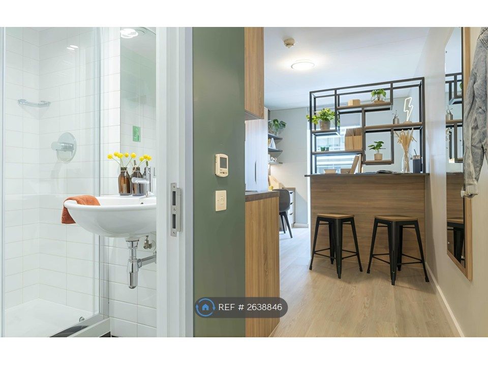 Property photo 3 of 3 Bathroom And Dining Table Island