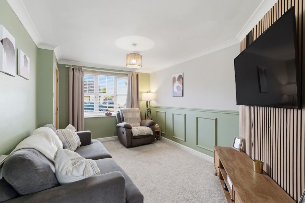 Property photo 3 of 10 Lounge