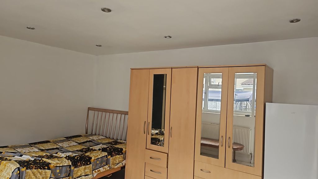 Property photo 1 of 4