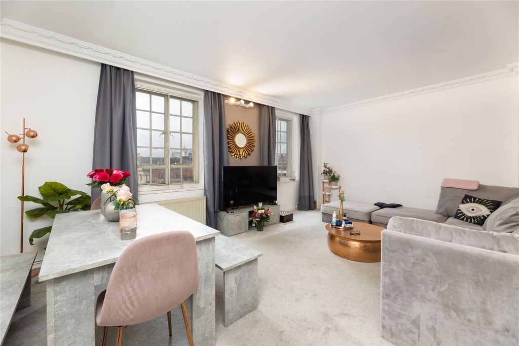 Property photo 1 of 10 Reception