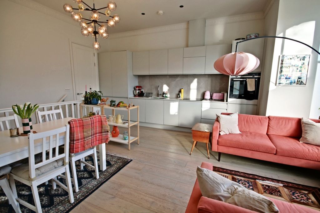 Property photo 3 of 10 Flat 3 36 Putney Hill - Reception-Kitchen