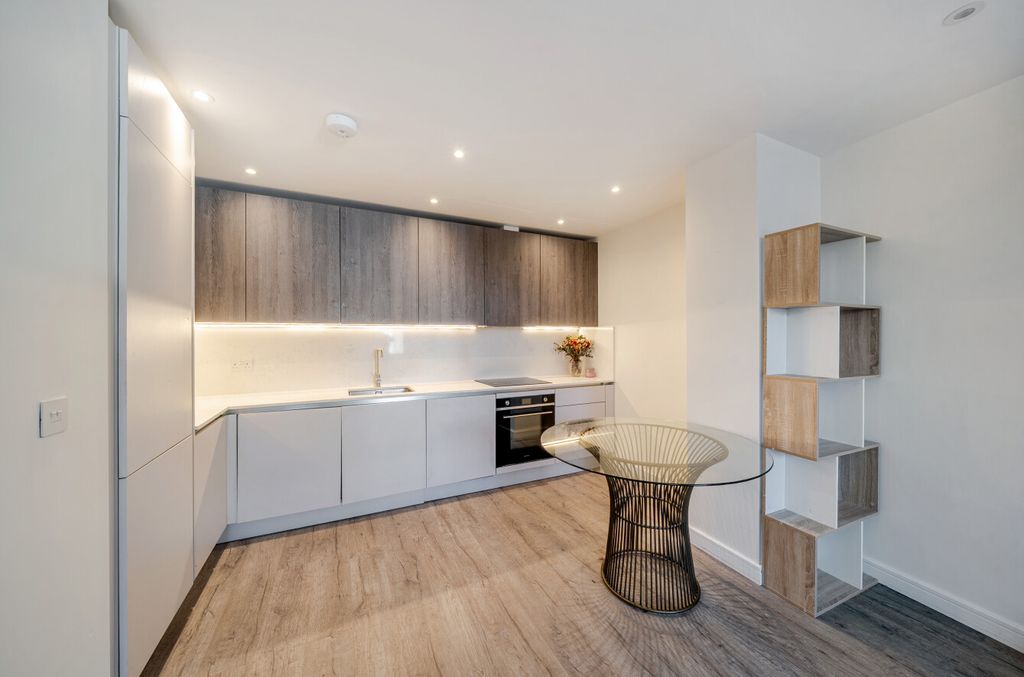 Property photo 1 of 20 1363572-12-68E3A8...