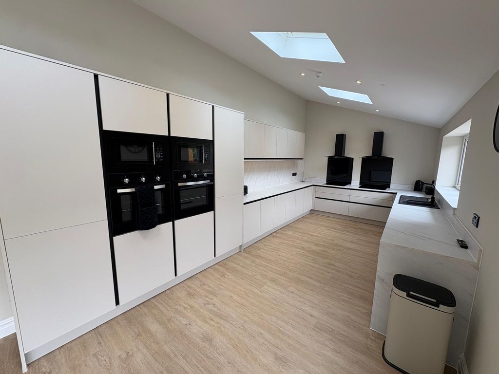 Property photo 2 of 15 Photo 5