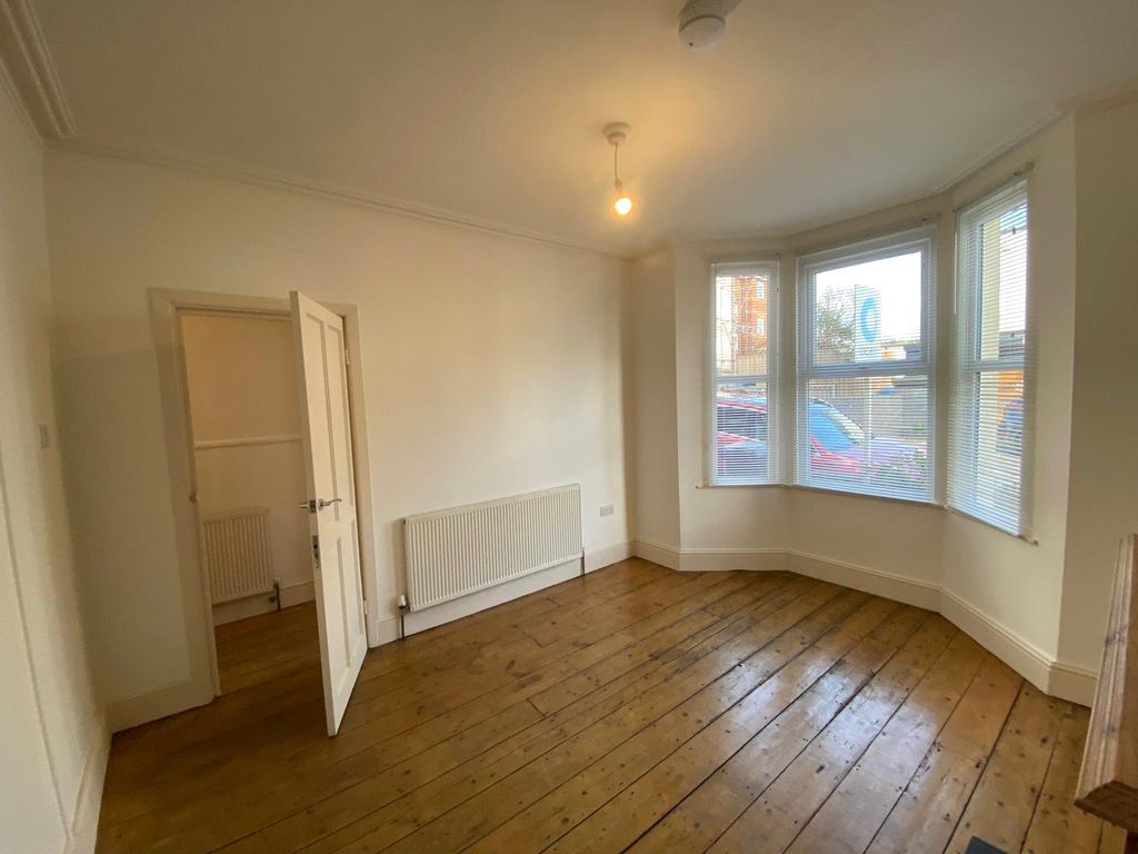 Property photo 2 of 17 Picture No. 13