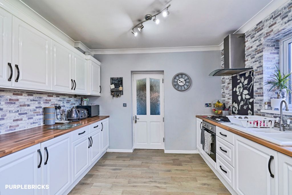 Property photo 3 of 19 Kitchen/Dining Room