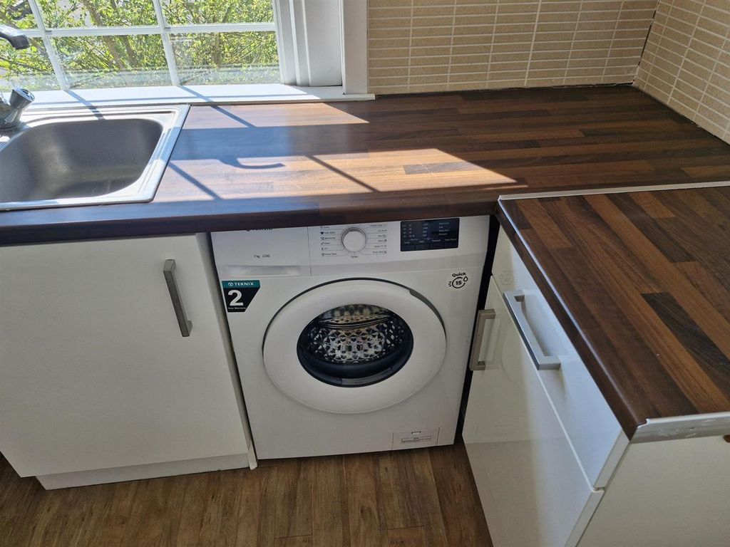 Property photo 3 of 7 20F538~1.Jpg