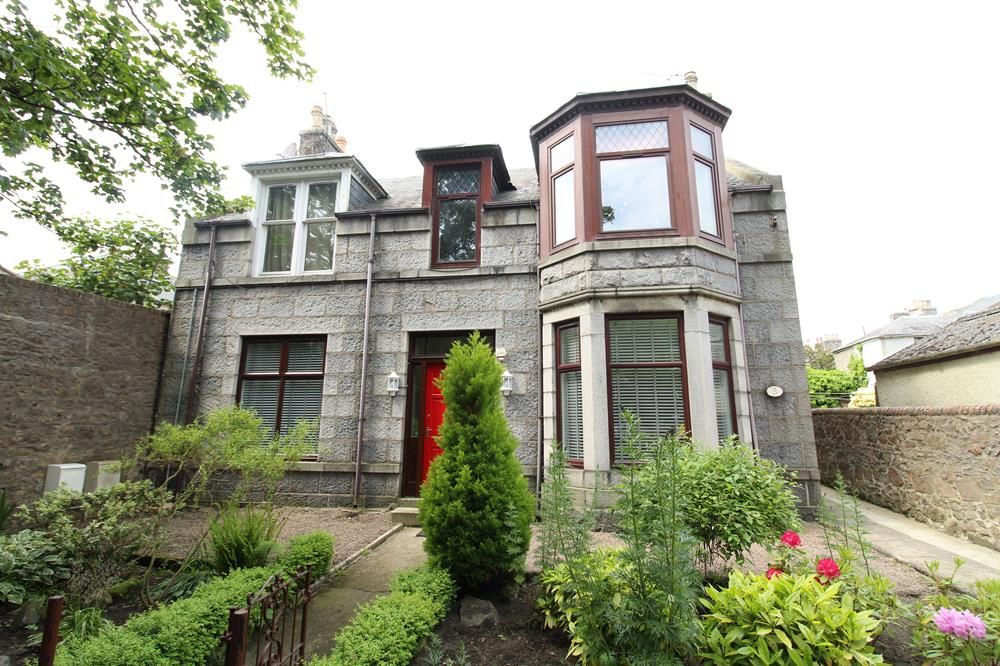 Property photo 2 of 9 External