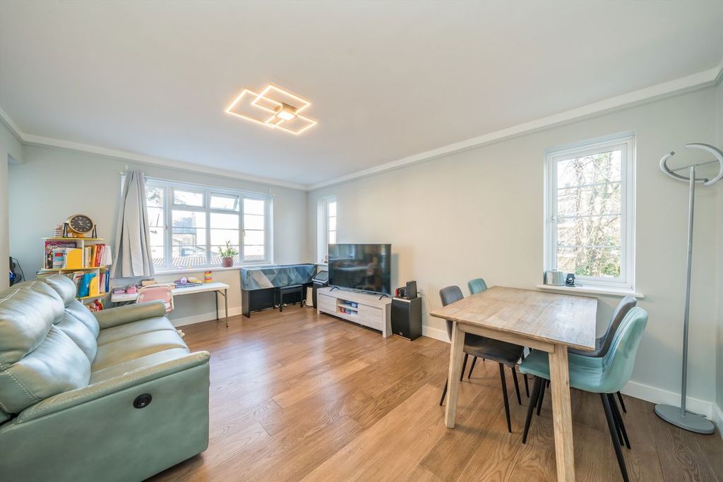 Property photo 2 of 8