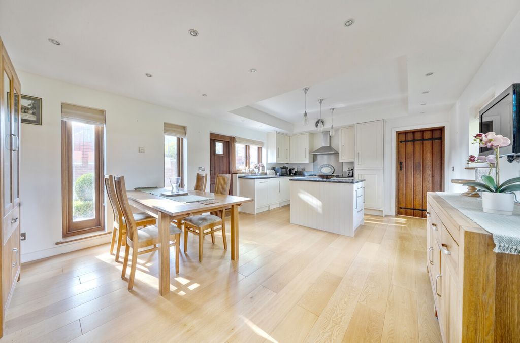 Property photo 2 of 14 1364291-1-68E67Fd...