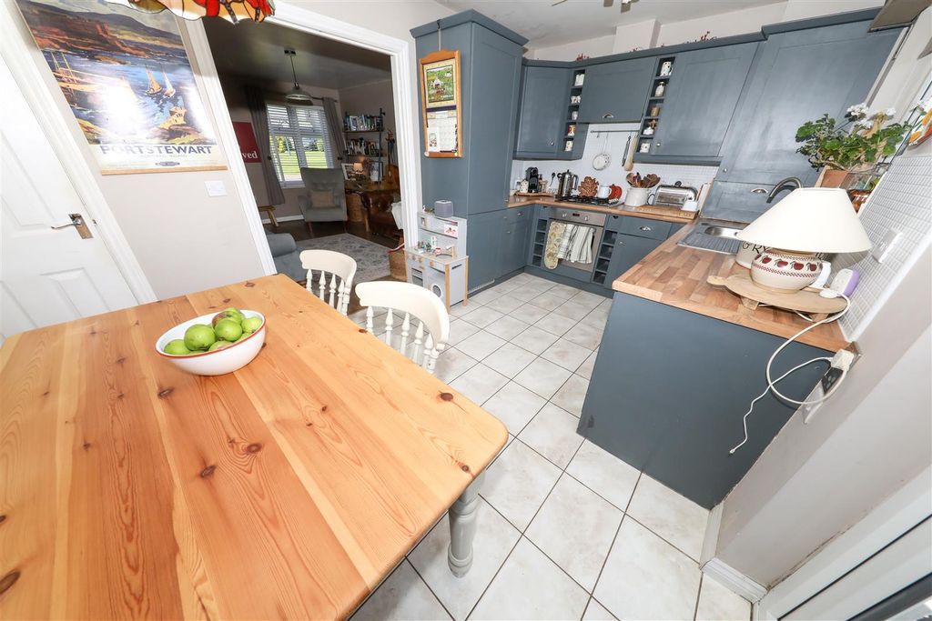 Property photo 3 of 14 D