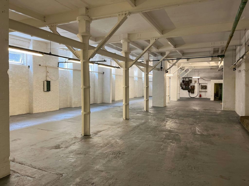 Property photo 3 of 4 11 Paramount Ind Estate 6.Jpg