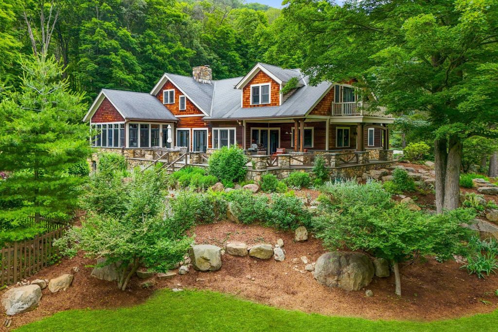 Property photo 1 of 31