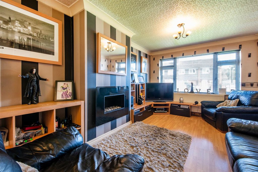 Property photo 2 of 20 Lounge