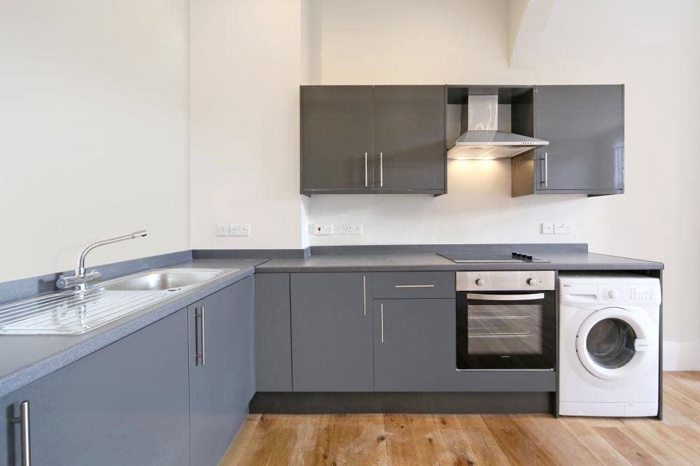 Property photo 2 of 6 Kitchen