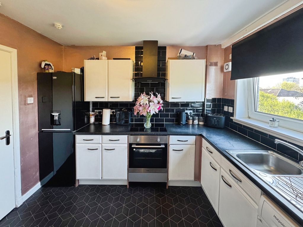 Additional image 4 of 3 bed flat for saleSalisbury Place, Clydebank G81