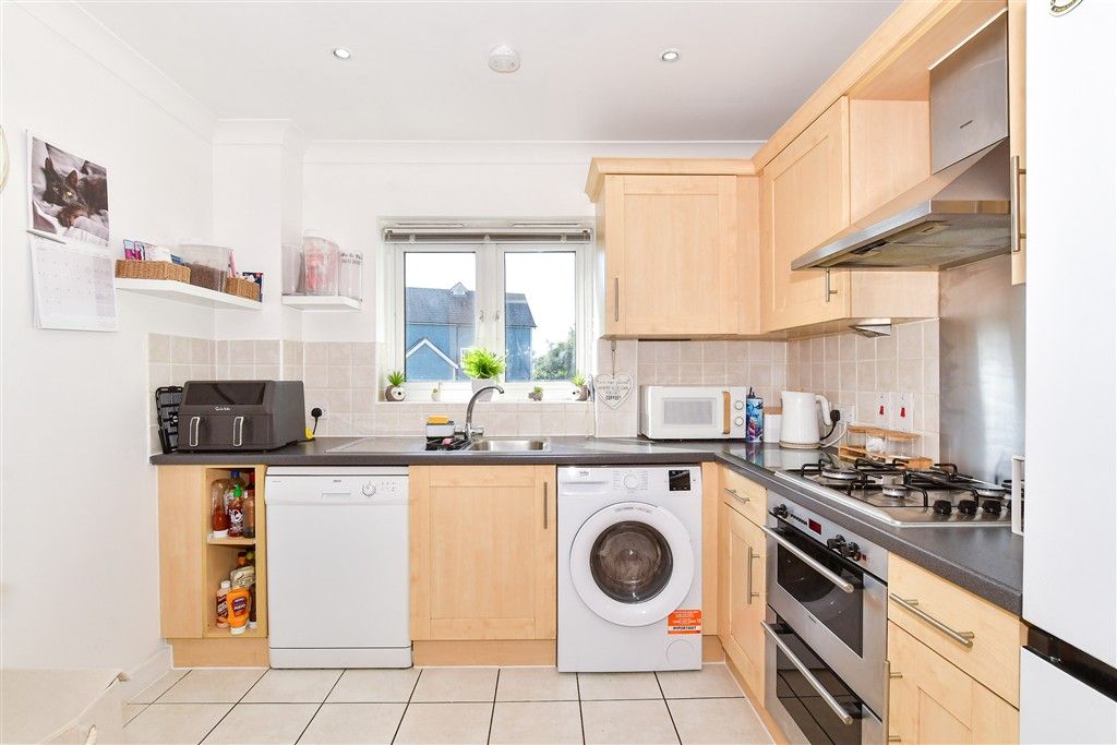 Property photo 3 of 10 Kitchen