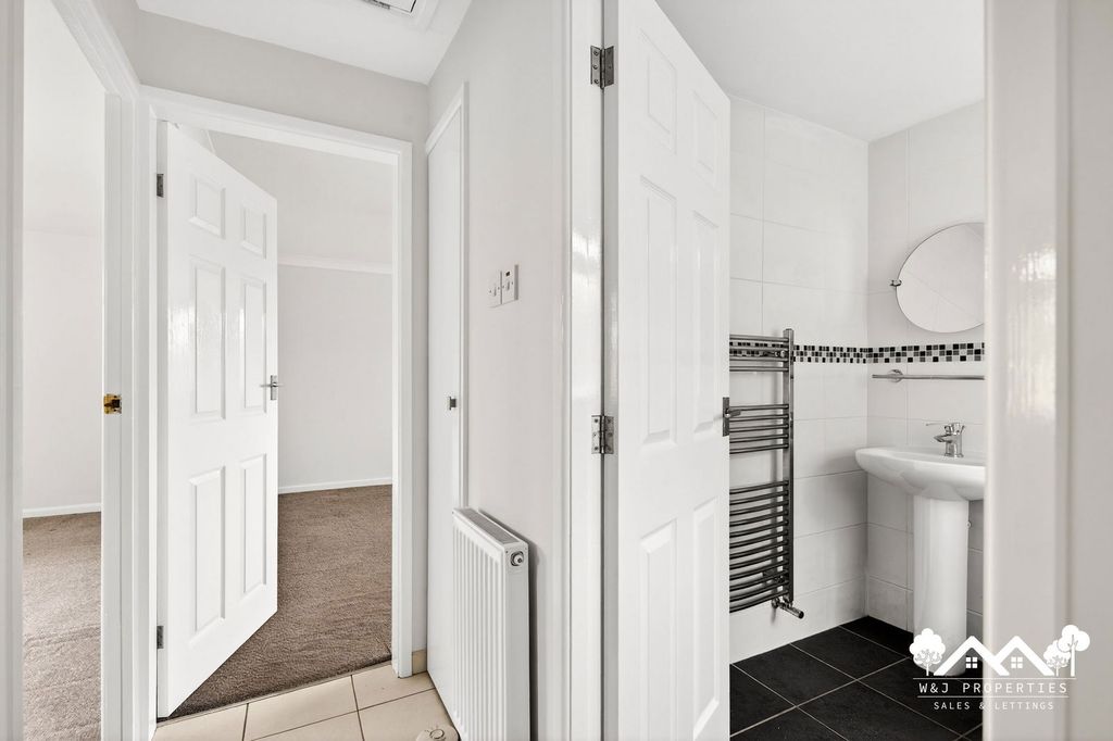 Property photo 3 of 25