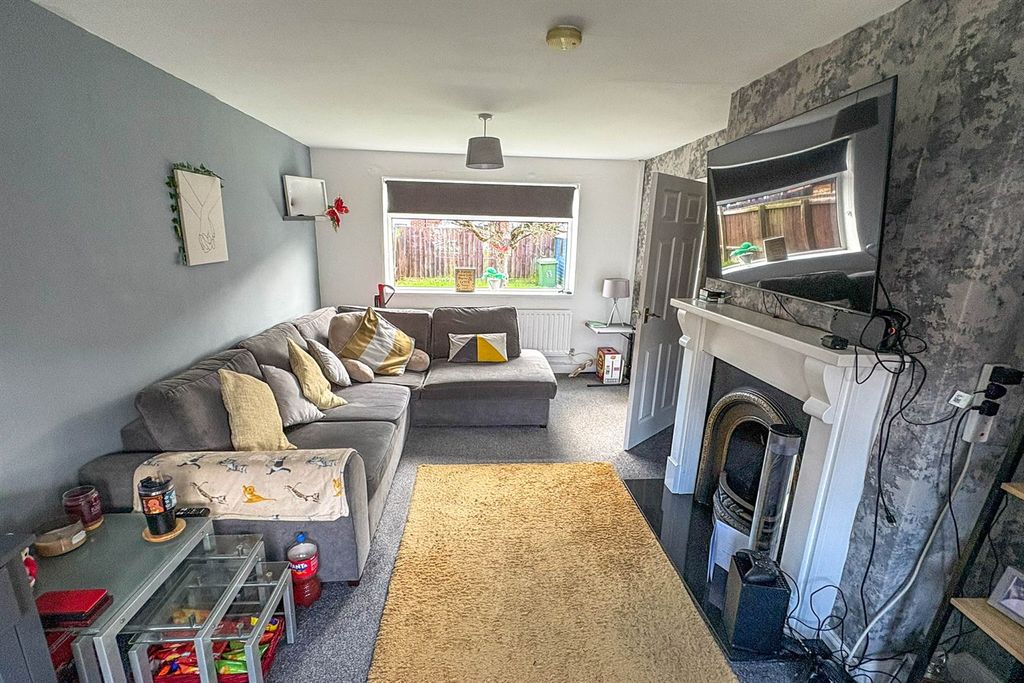 Property photo 2 of 8 Lounge