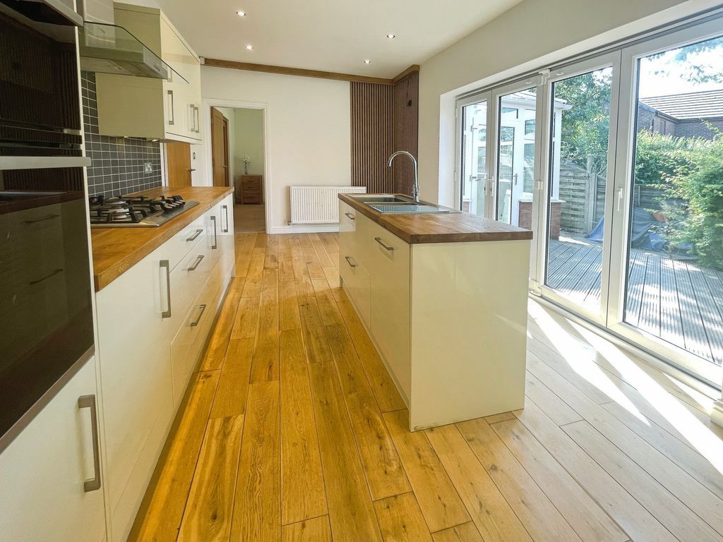 Property photo 3 of 25 Kitchen