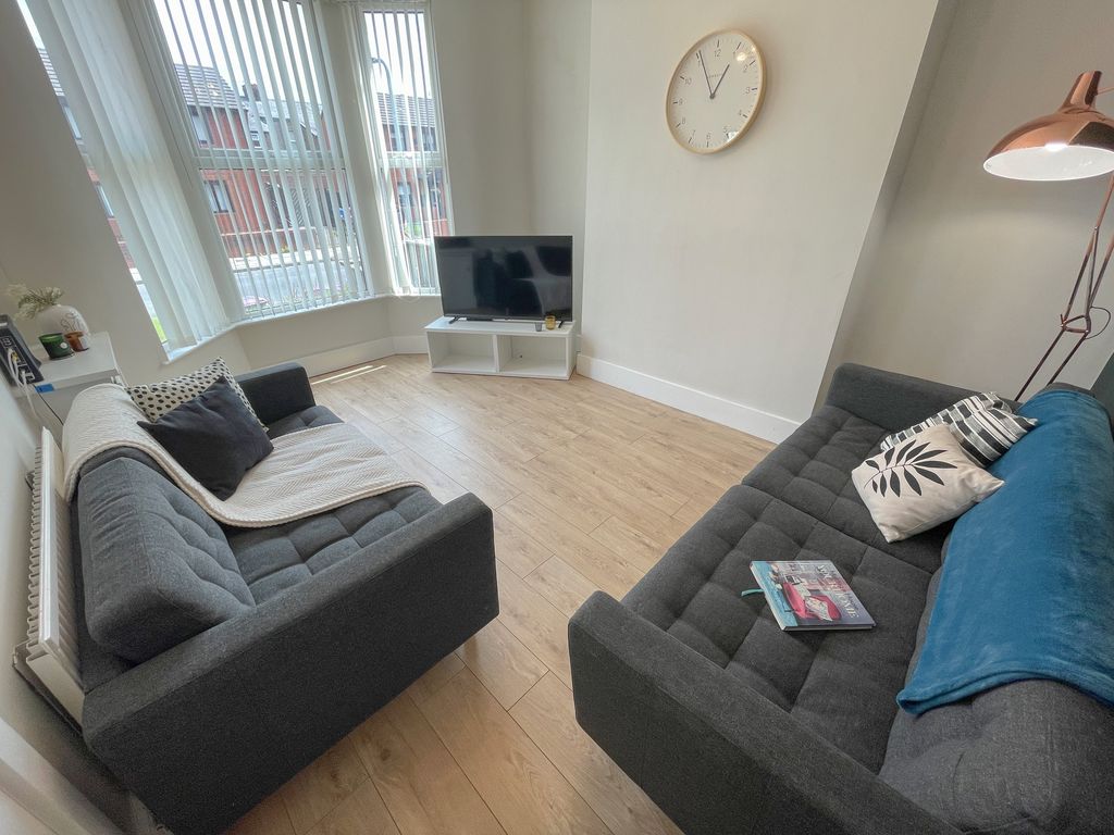 Property photo 3 of 11 53 Bagot(6)