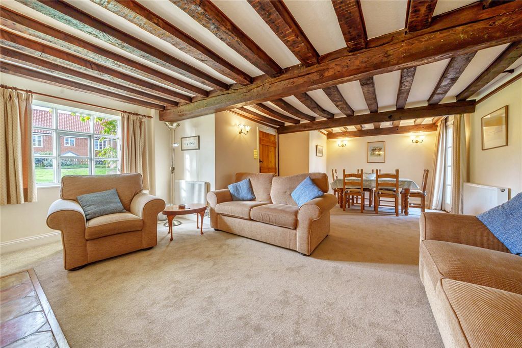 Property photo 2 of 14 Sitting Room