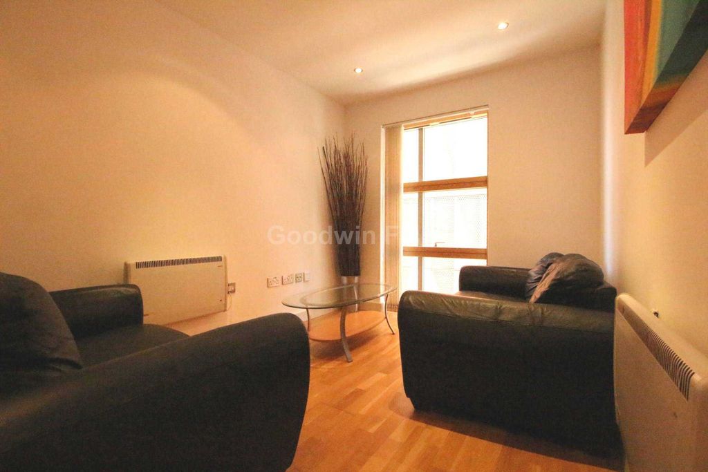 Property photo 2 of 8